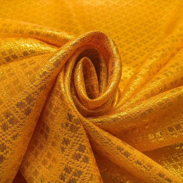 រូបជិតនៃត្បាញខ្សែមាស